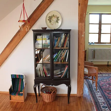 Rustic-style In With Garden Apartment *