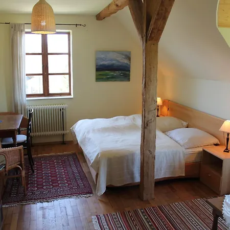 Rustic-style In With Garden Apartment