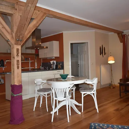 Rustic-style In With Garden Apartment *