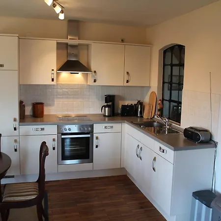 Rustic-style In With Garden Apartment *