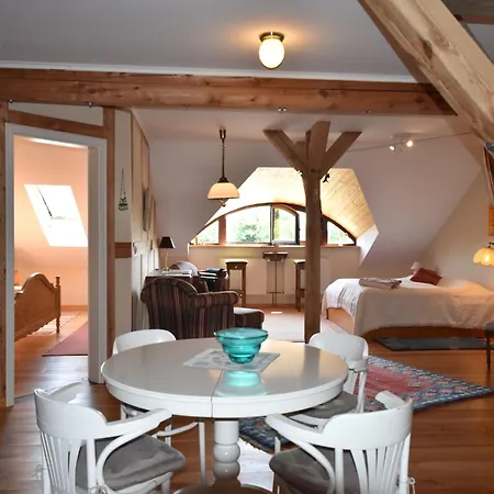 Rustic-style In With Garden Appartement