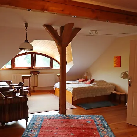 Rustic-style In With Garden Apartamento
